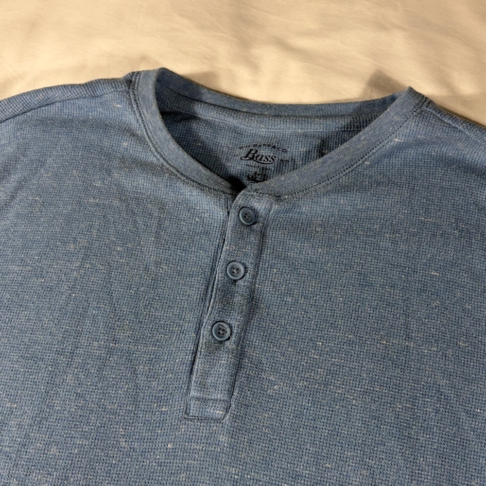 G.H. Bass & Co. mens light blue 3 button long sleeve Henley shirt - size L